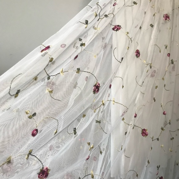 Romantic soft tulle floral and lace midi skirt - Picture 3 of 4